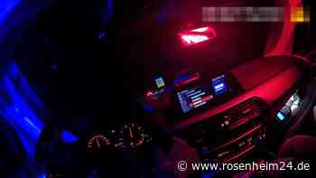 SUV-Diebstahl, wilde Verfolgungsjagd und Straßensperrung durchbrochen - Mann (33) verhaftet