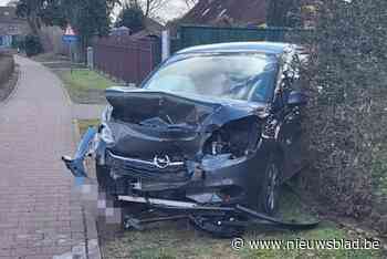 Bestuurder zwaargewond na frontale botsing in Zonhoven