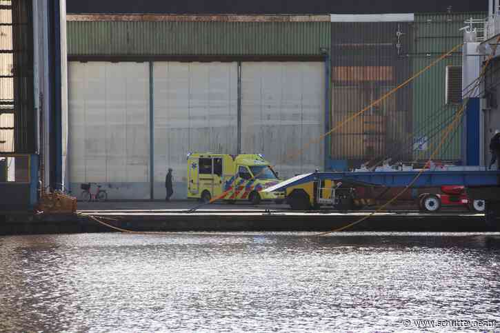 Man valt zes meter in scheepsruim in Foxhol