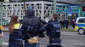 Schüsse vor Landgericht in Bielefeld: Person lebensgefährlich verletzt – Polizei mit wichtigem Hinweis