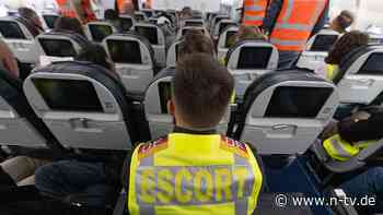 Menschen aus acht Bundesländern: Deutschland schiebt 19 Straftäter nach Pakistan ab