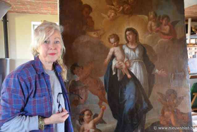Machteld (57) neemt “onrestaureerbaar” schilderij onder handen dat mogelijk waardevol is: “Zo erg had ik het nog niet meegemaakt, het was niet meer dan een vodje”