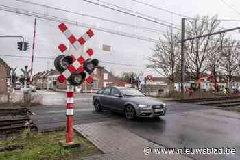Overweg gaat na krokusvakantie eerst open voor fietsers en voetgangers, na metingen ook weer voor auto’s