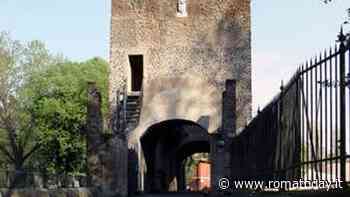 Scritte e disegni con la vernice spray: imbrattato ponte Nomentano