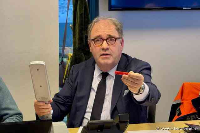 “Je komt naar carnaval met een kinjerkoesj, niet met messen”: politie zet in primeur metaaldetectoren in tijdens Aalst Carnaval