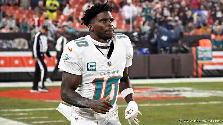 Dolphins' Tyreek Hill had surgery to repair wrist ligament, expected back for camp