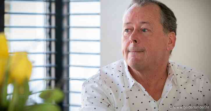 De foto van carnavallende Joost, de eerste coronapatiënt van Nederland, ging direct rond op sociale media met een cirkeltje: Dit is ’m