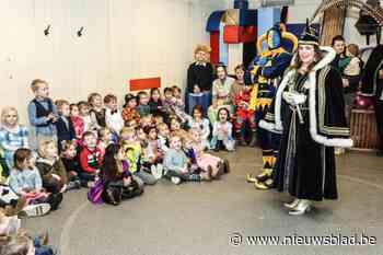 Prinses Suzy I en hofnar Janneke bezoeken Essense kleuterscholen: “Sociale toer is leuke start van drukke carnavalsdagen”
