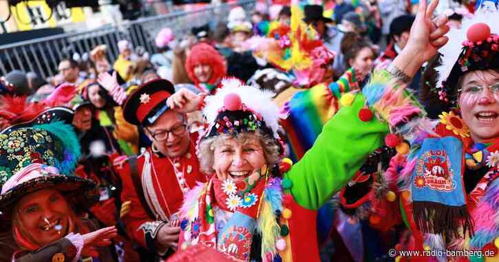 Weiberfastnacht, 11 Uhr 11: Der Straßenkarneval hat begonnen