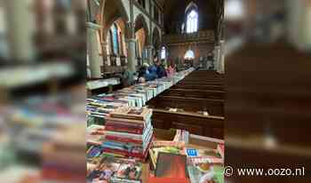 Snuffelen tussen boeken, puzzels en spellen in Waddinxveense Victorkerk