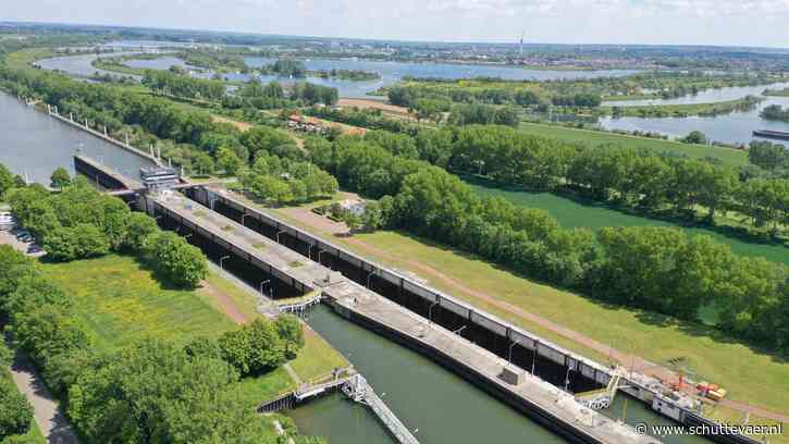 Door boomstam geteisterde sluis Heel in april weer open