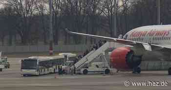 Flughafen Hannover: Flugzeug aus Kenia bringt 220 Geflüchtete nach Deutschland