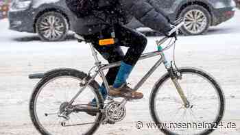Nach Sturz auf winterglatter Fahrbahn: Radfahrer (88) stirbt im Krankenhaus