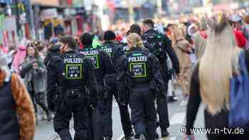 Angespannte Sicherheitslage: Karnevalisten feiern zwischen Polizei und Straßensperren