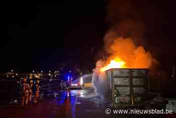 Container vat vuur bij Waer Waters