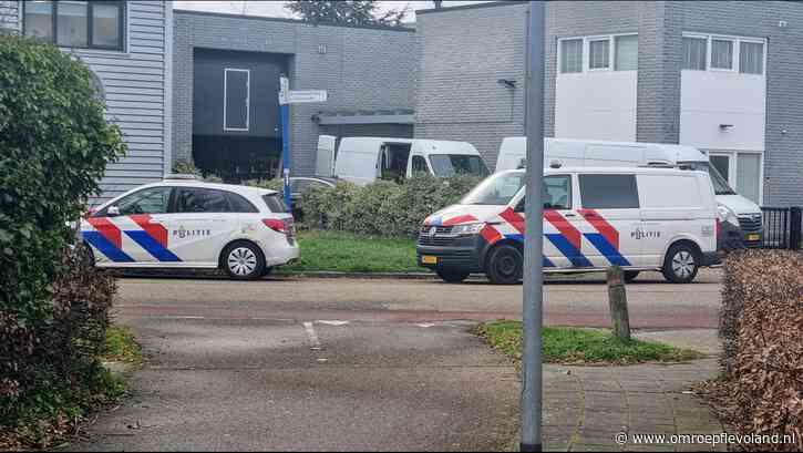 Almere - Agenten ontdekken grote hennepkwekerij tijdens lunchwandeling
