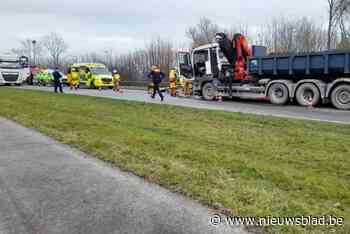 Zwaar ongeval op N41: brandweer moet  vrouw en kind bevrijden
