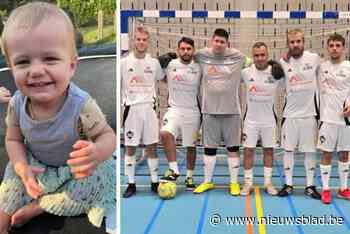 BV’s zoals Andy Peelman trekken voetbalschoenen aan om ouders overleden peuter Shania te steunen: “Dit betekent heel veel voor ons”
