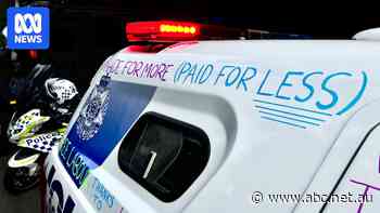 Victorian police officers back pay deal, ending industrial dispute