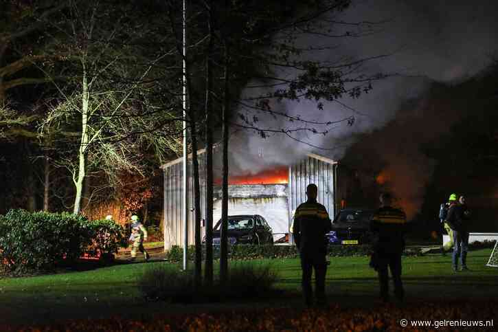 Uitslaande brand verwoest schuur in buitengebied