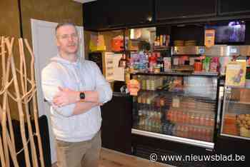 Net voor sluitingstijd betreden gewapende overvallers frituur, maar eigenaar Franky kan duo zelf buitenjagen: “Ik probeerde het wapen uit zijn handen te trekken”