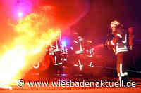 Nächtliche Brandserie in Wiesbaden: Fünf Feuerwehrleute verletzt – Polizei sucht Brandstifter