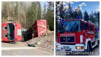 Feuerwehr und BRK im Einsatz: Lastwagenunfall an Bobbahn-Baustelle am Königssee