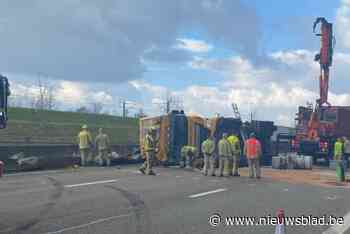 E40 richting Brussel afgesloten na zwaar ongeval met vrachtwagen: “Kan nog uren duren voor weg weer vrij is”