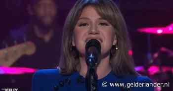 Vrouwen massaal verliefd op Kelly Clarkson na optreden, zelfs als ze hetero zijn: hoe komt dat?