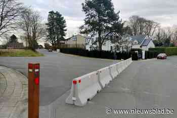 Tien betonblokken in woonwijk maken omzeilen trajectcontrole onmogelijk