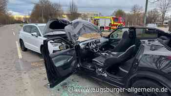 Autos stoßen zusammen: Drei Verletzte bei Unfall am Pfuhler Schulzentrum