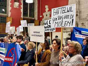 Bezorgde Battelaars protesteren in Mechels stadhuis tegen windmolen: “Dit project helpt deze mooie plek aan het water naar de vaantjes”