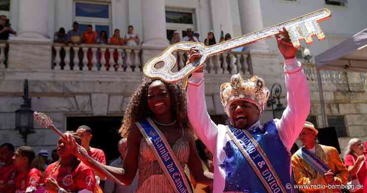 Schlüsselübergabe an «König Momo»: Karneval in Rio beginnt