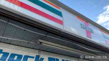7-Eleven stores in Winnipeg losing hundreds daily, representatives tell police board