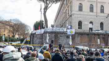 C'eravamo tanto odiati. Così Uber ora "sottrae" tassisti al servizio pubblico di Roma
