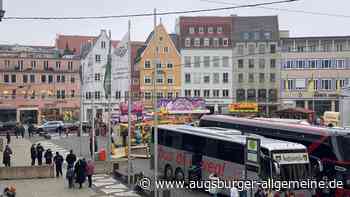 Hochsicherheitszone Rathausplatz: Narren feiern hinter Betonklötzen