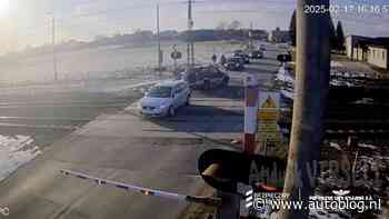 Video: Pech krijgen op spoorwegovergang