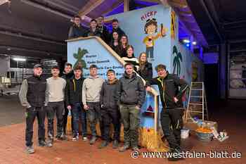 Jung, kreativ und verrückt auf Karneval