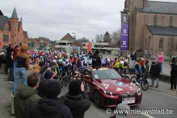 Tiesj Benoot boven bij start van de Omloop Het Nieuwsblad in Merelbeke: “Hij was hier direct ingeburgerd”