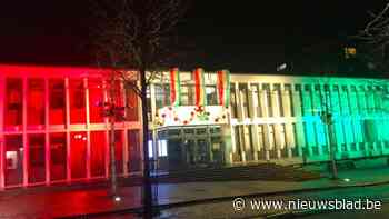 Gemeentehuis van Lanaken kleurt rood, geel en groen voor carnaval