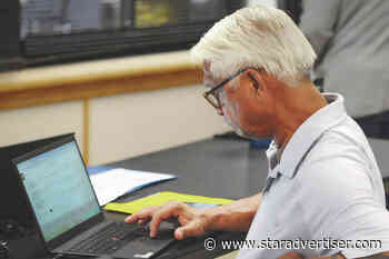 Unemployed federal workers in Hawaii seek work at state job fair