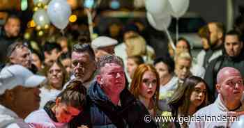 Honderden mensen in emotionele stille tocht voor doodgestoken Joni (13): ‘Het is hartverscheurend’