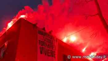 Quarticciolo contro il modello Caivano, fuochi d'artificio e fumogeni al corteo: "Siamo migliaia"