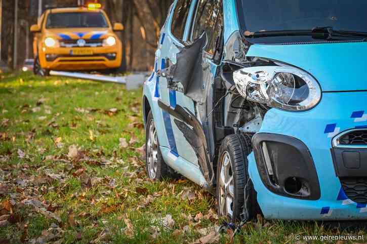 Automobilist van de weg geraakt en eindigt in berm
