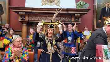 Essen is voor vier dagen Ossekoppenstad, burgemeester Geert Vandekeybus overhandigt voor het eerst sleutel aan Prinses Suzy I