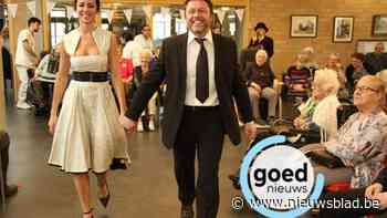 Personeel van Hasselts woonzorgcentrum loopt modeshow in trouwkledij voor bewoners