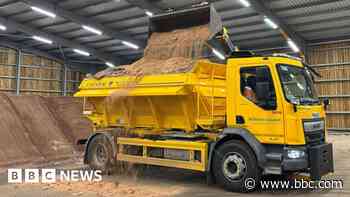 Gritters deployed to icy A-road after multiple crashes