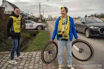 Onze man ging met de ‘exclusieve vips’ in het hart van de koers: “Natuurlijk is 780 euro veel geld, maar wat je ervoor krijgt is uniek”