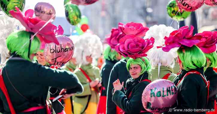 Karnevalszüge «Schull- und Veedelszöch» ziehen durch Köln