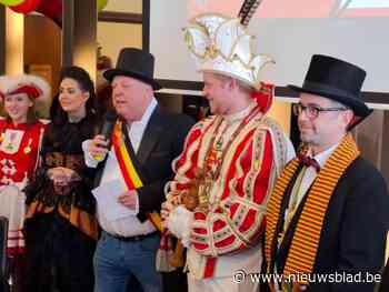 Peter Gillis duikt op als verrassingsgast bij carnaval in Hamont-Achel: “Als enige baron van de stad”